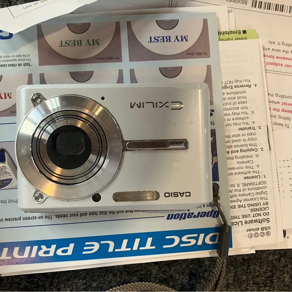 Casio Exilim White Digital Camera with box